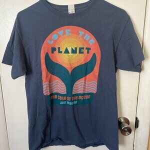Just Imagine Whale Tail Adult Tee. Love The Planet Take Care of the Ocean Sz. M